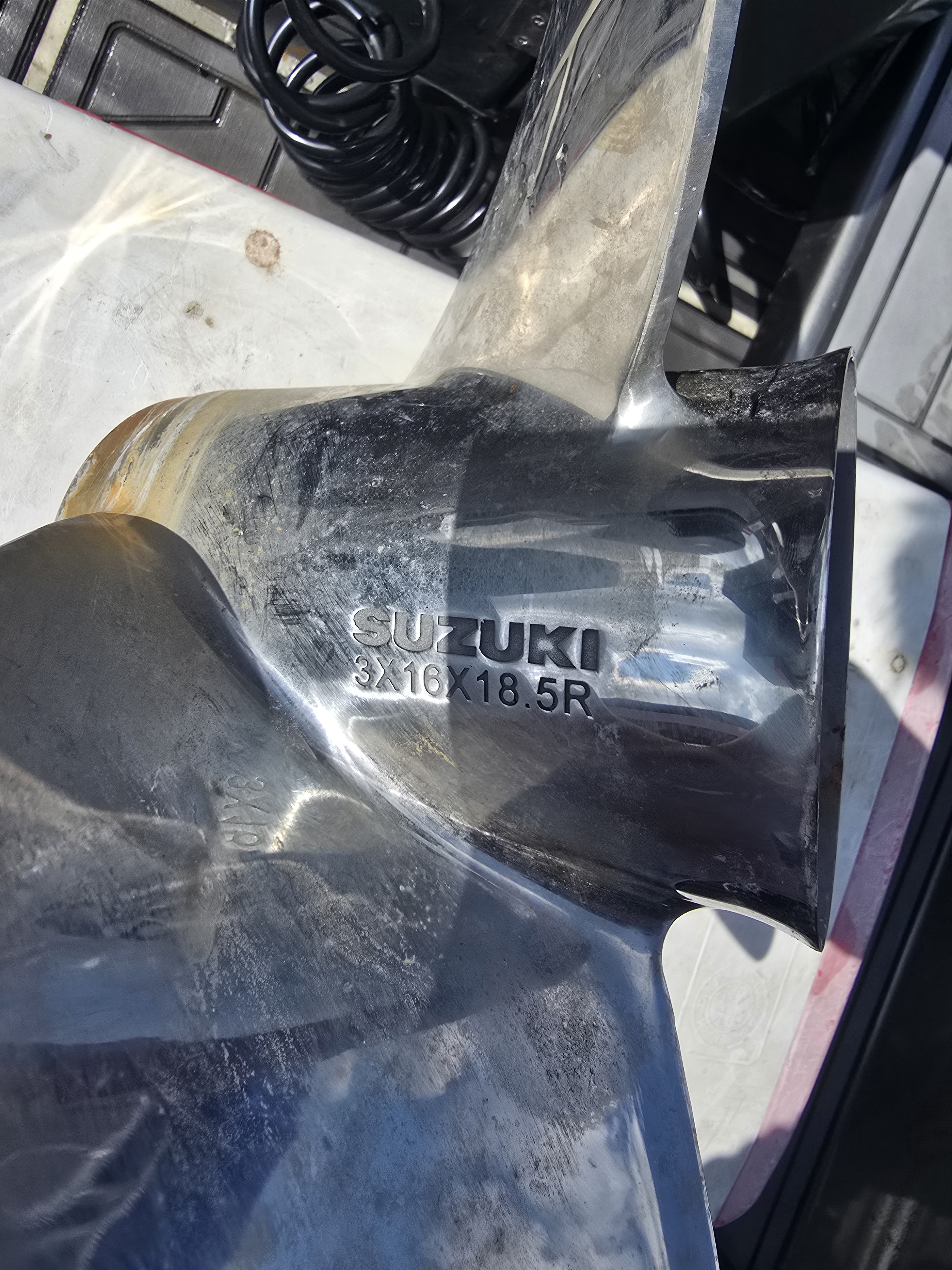 SUZUKI 3X16X18.5R 프로펠러 | 빛가람동